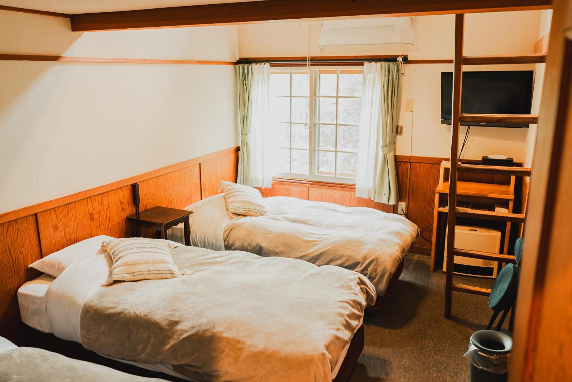 Hakuba Pension & Log Hotel Meteor Esterno foto